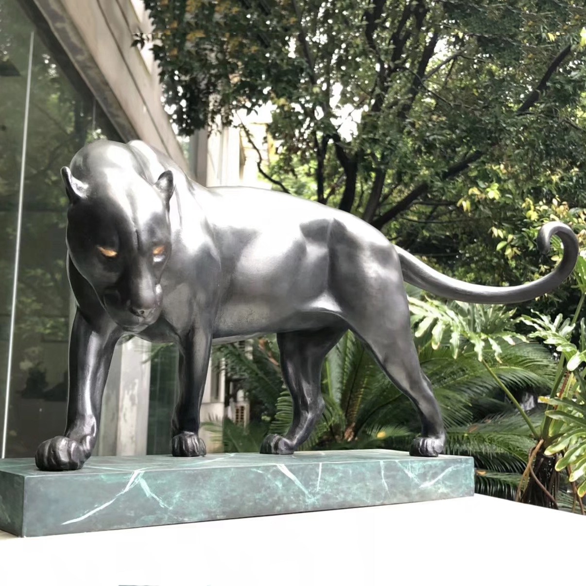 https://www.aongking.com/wp-content/uploads/2020/09/Leopard-statue-animal.jpg